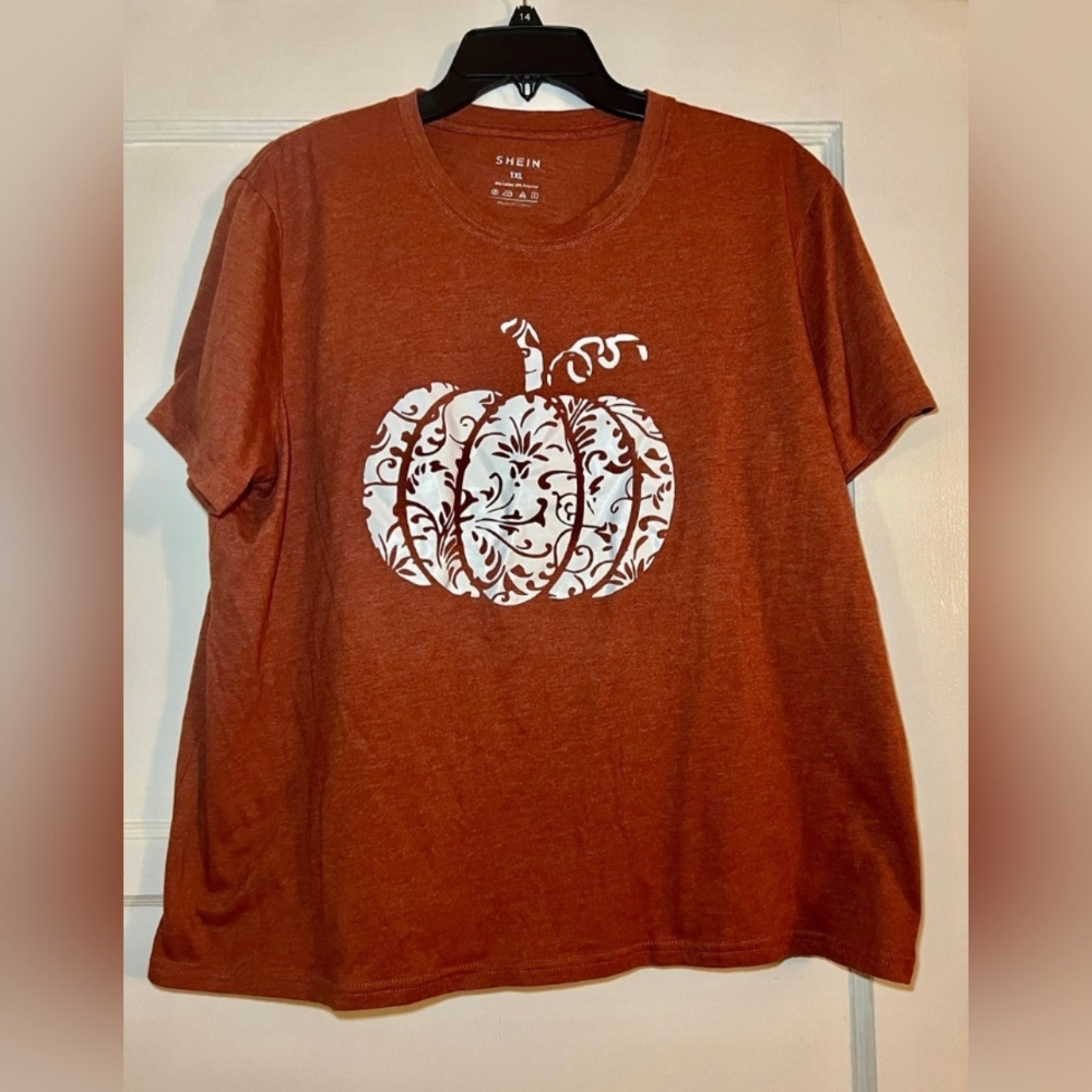 1X SHEIN CURVE WOMAN'S AUTUMN PUMPKIN T-SHIRT